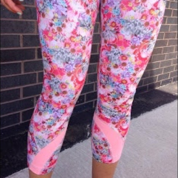 Lululemon Run Inspire Crop II Luxtreme
Flowabunga - Picture 5 of 6